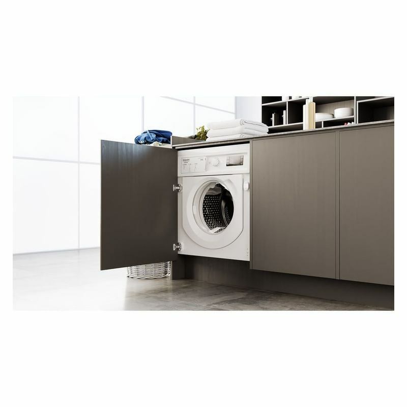 Встраиваемая стиральная машина с сушкой Hotpoint BI WDHG 961484 EU